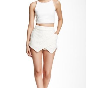 Asymmetric skort pastel mint green & light cream